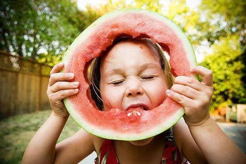 吃瓜全塞嘴里,揭秘吃瓜全塞嘴里的独特魅力  第3张