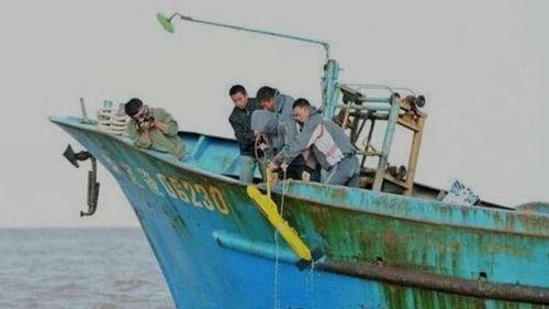 中国渔民出海吃瓜事件,引发网络热议