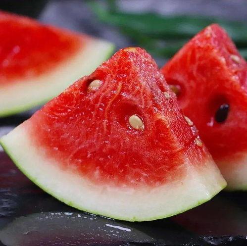 吃瓜相关搜索,揭秘吃瓜群众背后的网络现象与心理分析  第3张