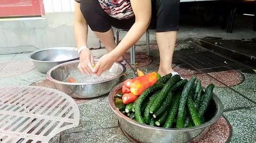 大妈吃的瓜  第2张