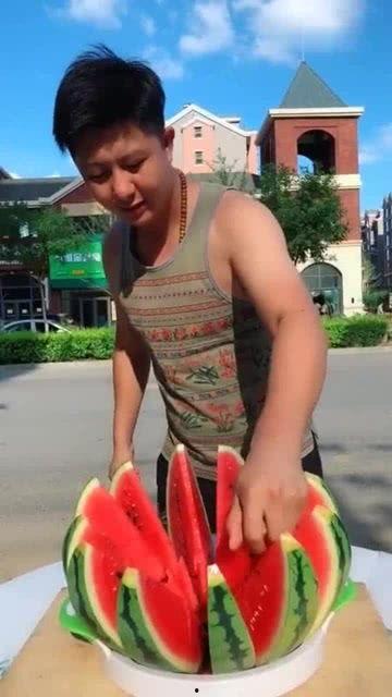 表哥吃瓜前后,一场视觉与味觉的双重盛宴  第2张