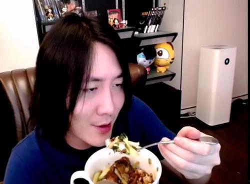 嘎嘎吃瓜张大贵,揭秘网络红人的瓜田传奇  第3张