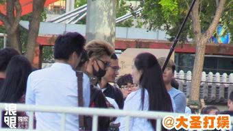 合拍吃瓜群众围观图片,一场视觉盛宴的瞬间捕捉  第2张