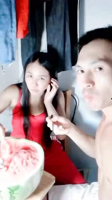 吃瓜的情人,一场吃瓜情人的浪漫传奇  第3张