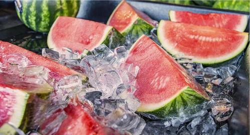 长垣吃瓜现场情况,热闹非凡，全民共享夏日清凉时光  第2张