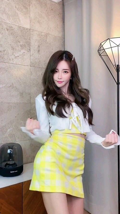 吃瓜学妹溜溜梅,甜蜜酸爽的青春回忆