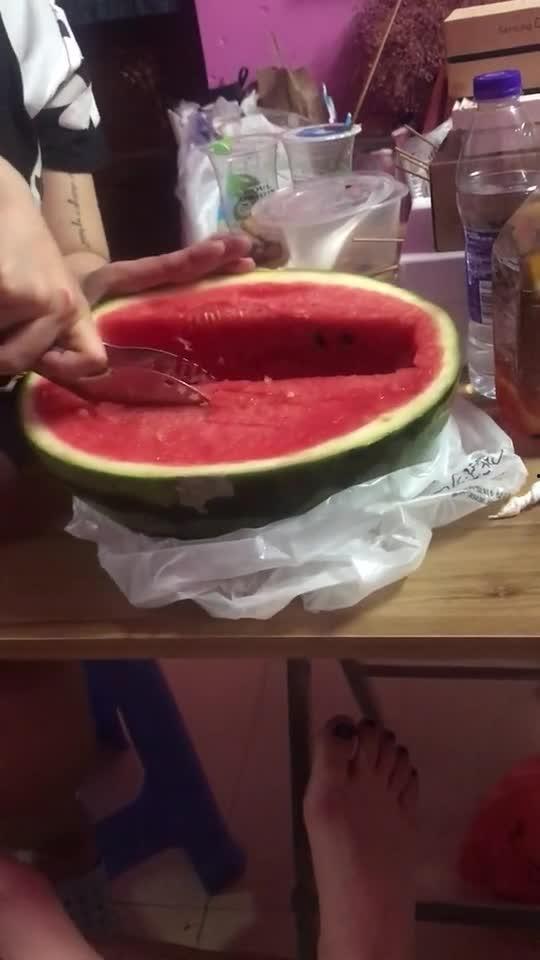 宿舍吃瓜日常,揭秘校园里的八卦风云  第2张