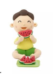 吃瓜男孩歪头,揭秘网络红人新潮流