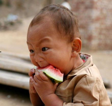 吃瓜男孩歪头,揭秘网络红人新潮流  第2张