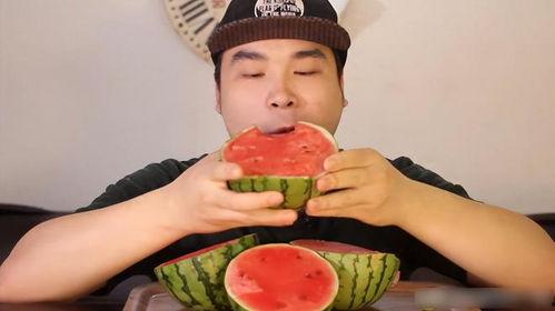 在线吃瓜网友,吃瓜群众揭秘娱乐圈幕后真相  第2张