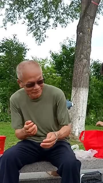 傅大爷吃瓜,一场别开生面的吃瓜盛宴  第2张