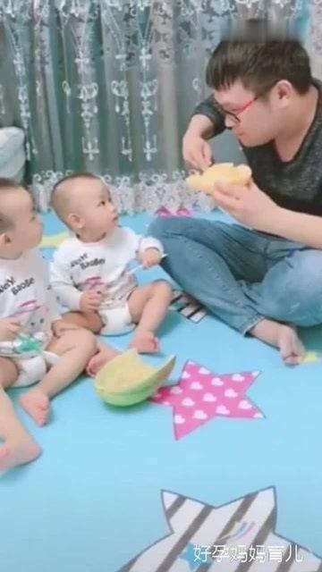 吃瓜小孩和爸爸,吃瓜小孩与爸爸的欢乐日常  第3张