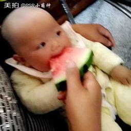 小娃娃吃瓜视频,萌娃趣味瞬间，萌态可掬引网友热议  第2张
