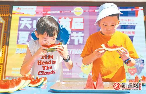 吃瓜歌表演,揭秘流行音乐舞台的欢乐瞬间  第2张