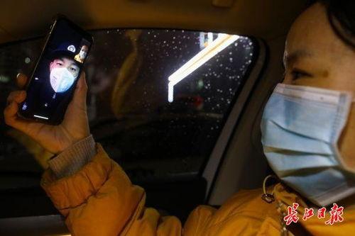 夜班吃瓜的视频,揭秘夜班族的“吃瓜”时光  第1张