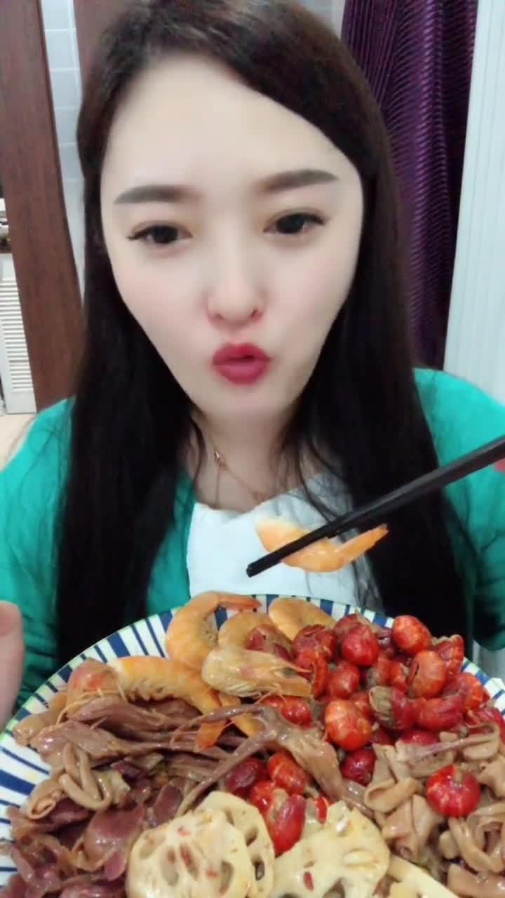 姐姐今天又吃瓜  第2张