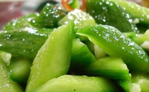 水瓜可以凉拌着吃吗,夏日清爽美食新选择  第1张