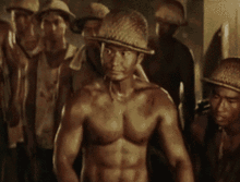 肌肉猛男吃瓜群众  第1张