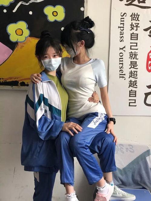 校服照吃瓜  第2张